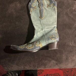 Stylish Blue and Green Western Boots